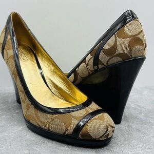 Coach Kerryann Signature C Beige Canvas
Wedge Heels Size 8